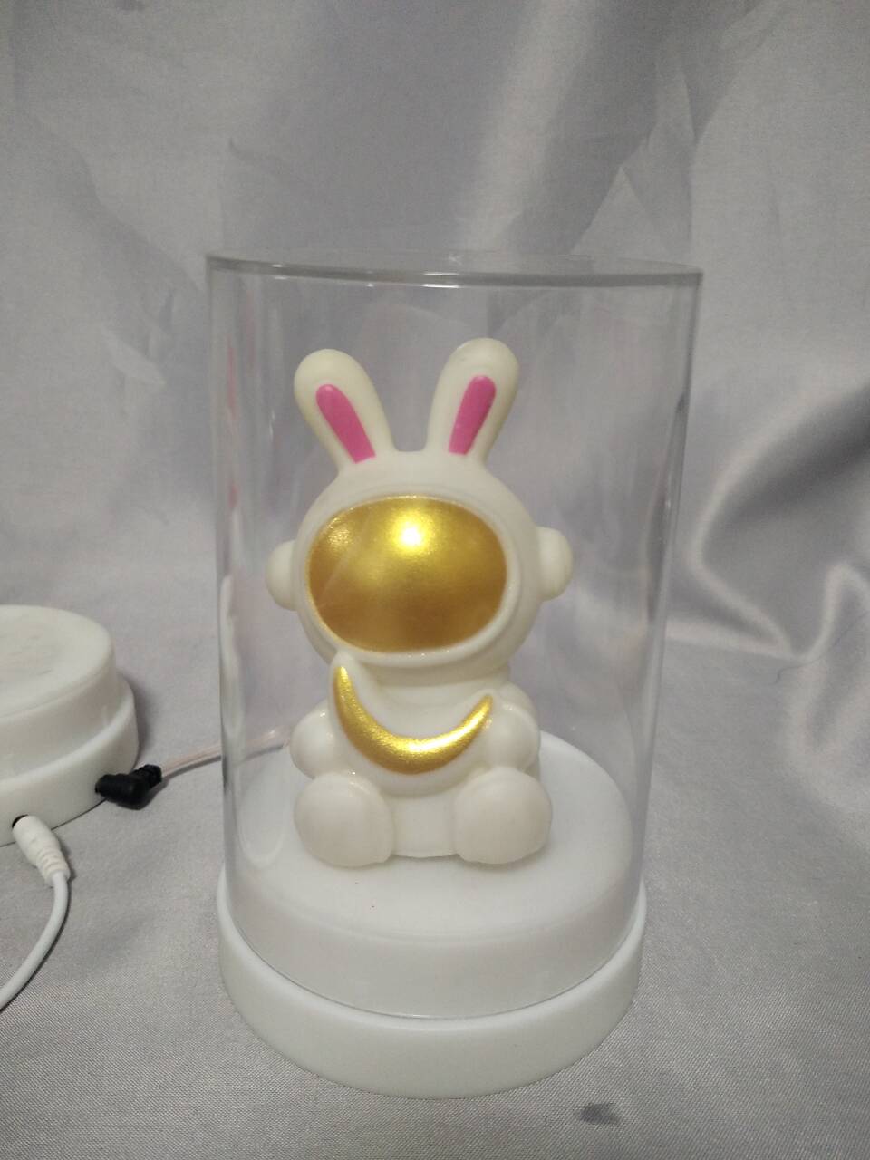 ベース +プラスチックカバーを備えたフラットスピニングのウサギ型ランプ