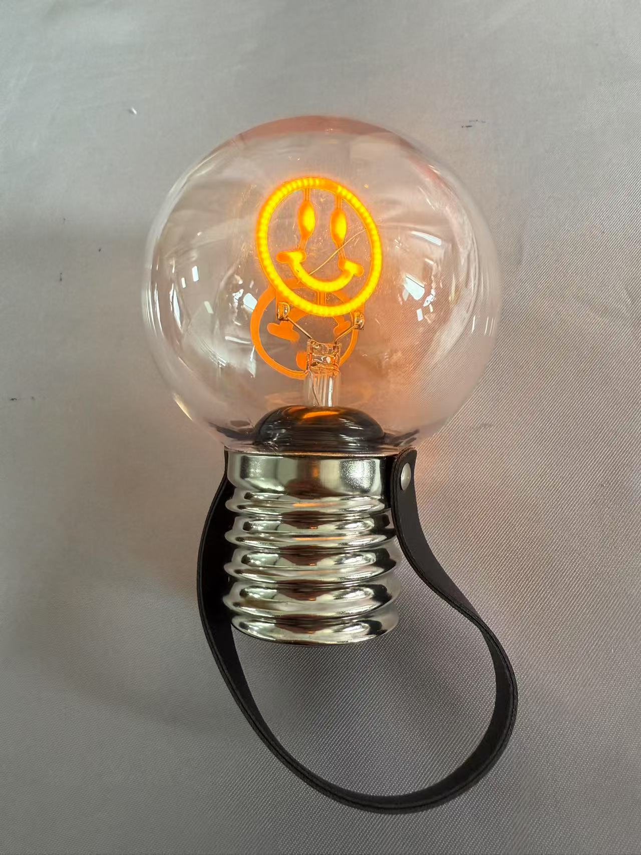 タイプ-C充電式バッテリーを備えたスマイリーフェイスシェイプLED電球、45cmの白いUSBケーブルが含まれています、ポータブル装飾ライト