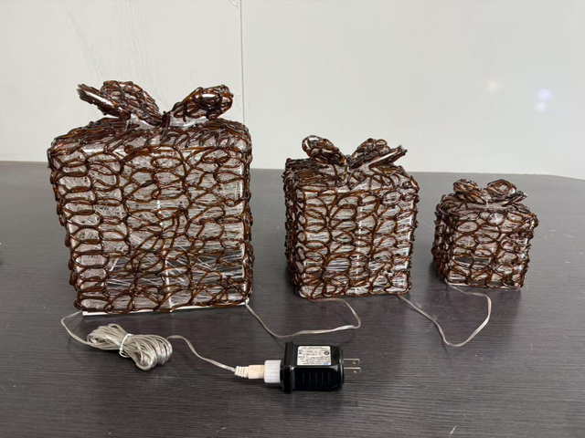 きらめく電球をフィーチャーした温かい白いLEDライトストリップ付きの3個のブラシ付きギフトボックス