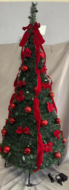 1.5mハーフウォールクリスマスツリー（赤いPVCブランチ）|幅60cm | 3層の金属フレーム（7cmの壁マウント + 3×27cmサポートバー）| 100枚のF5温かい白いライト（2700k、5lm/light）| 10m銅線（IP44 WATE