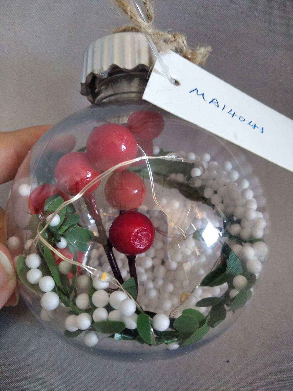 10本の銅線のあるクリスマスベリーグローブ飾り温かい白いライト|直径8cm×高さ11cm |手描きのフロストフルーツデザイン|ガラスのような透明シェル