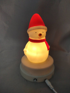 磁気回転ベースの雪だるま型ランプ