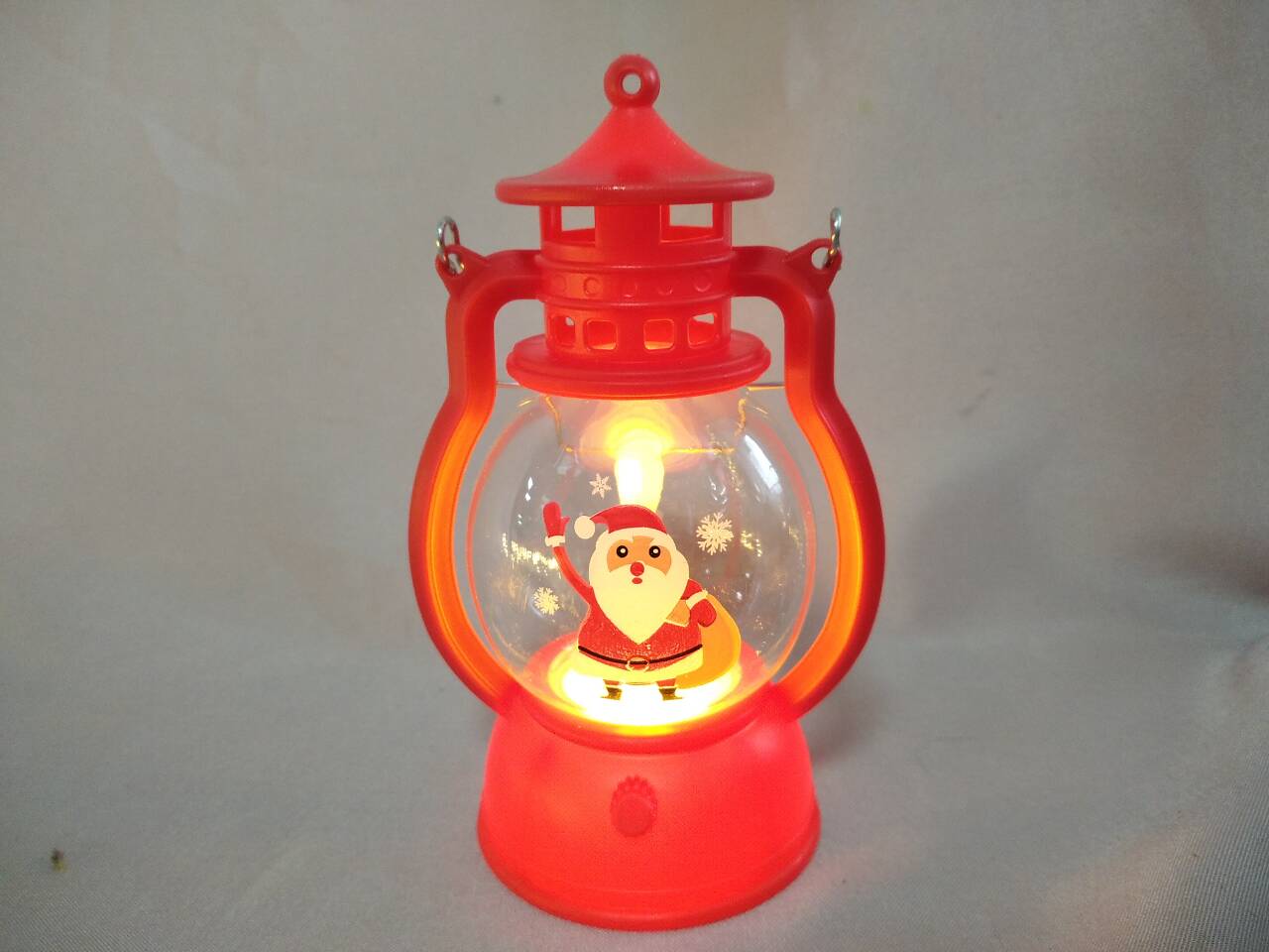 サンタクロースをテーマにしたミニランタンテーブルの装飾（8×6×13cm）、ボタンセルバッテリー駆動のLEDライト、気まぐれなホリデーアクセント