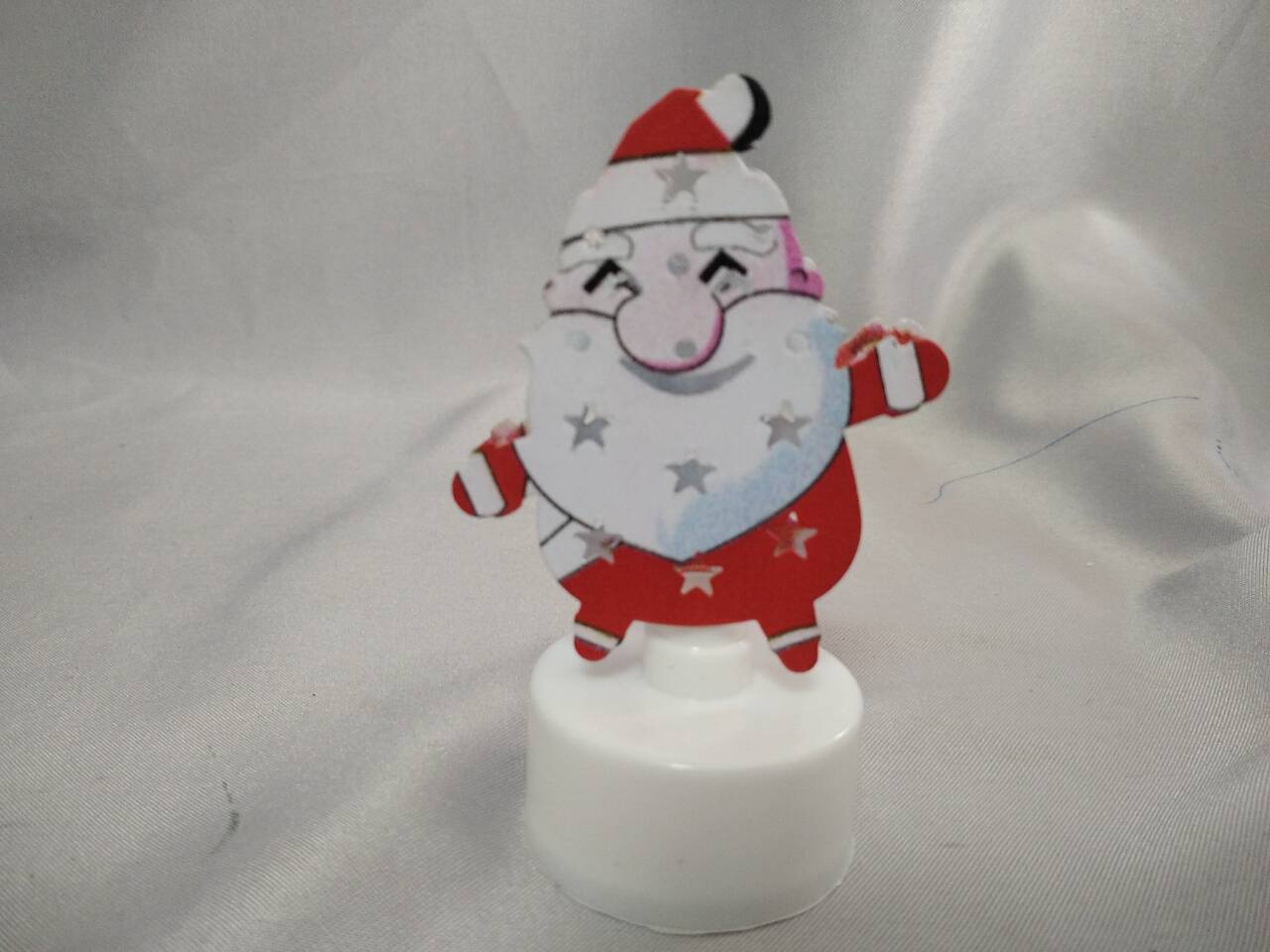 サンタクロース型の卓上装飾装飾（5×3.5×9cm）、ボタンセルバッテリー駆動のLEDライト、ジョリーホリデーアクセント