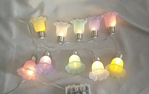 透明なAA*3バッテリーケースを備えたフラワー型8モードLEDライト-5カラーオプション（ピンク/紫/ティール/ホワイト/イエロー）