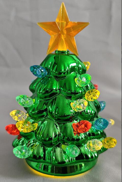ミニグリーンクリスマスツリー（8.5×8.5×11cm）|シングルLEDウォームイエローライト（2700k、3lm）| 3Vボタンバッテリーの電源