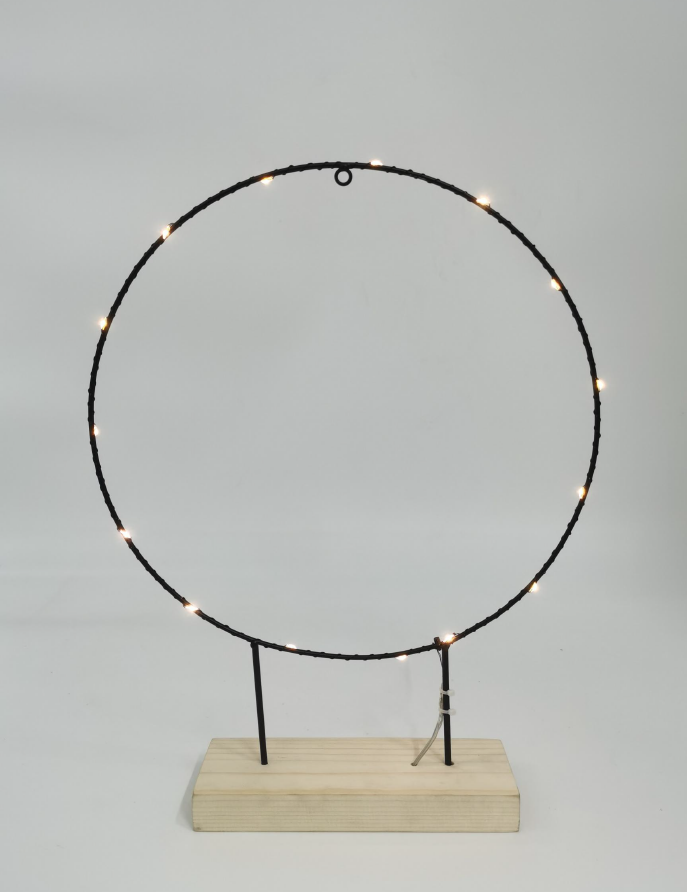 金属フレームと木製ベース