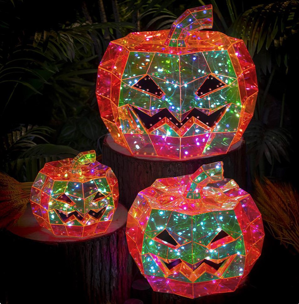 興味をそそる色のハロウィーンのカボチャ