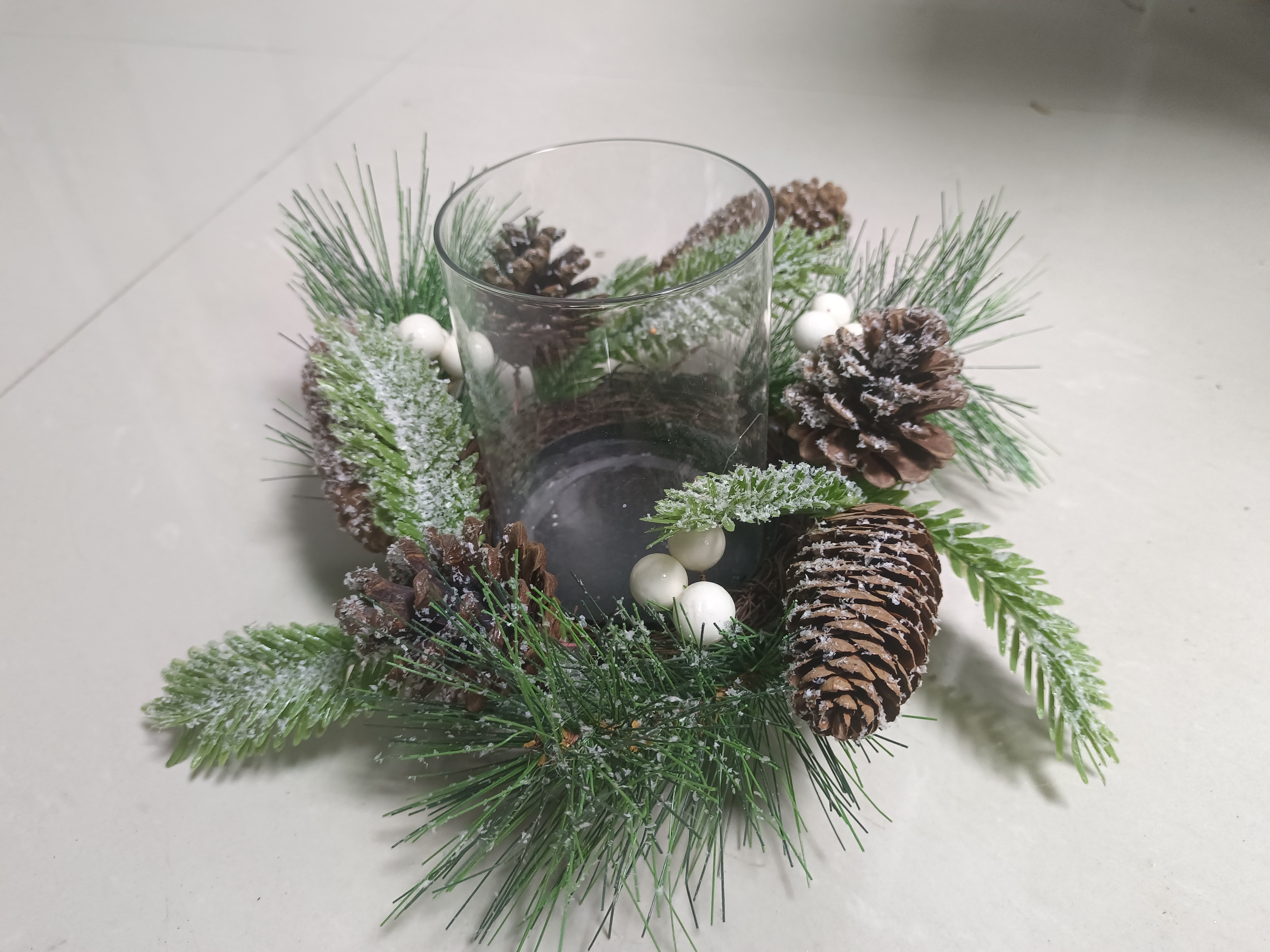 キャンドルホルダー 松ぼっくり スノーグリーンの葉と白いボール - 2