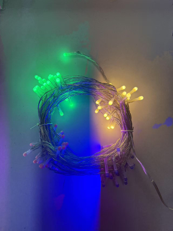 F4マカロンスタイルの4色のライトストリング（青、温かい白、ピンク、緑）、8機能ホワイトコントローラーと組み合わせて