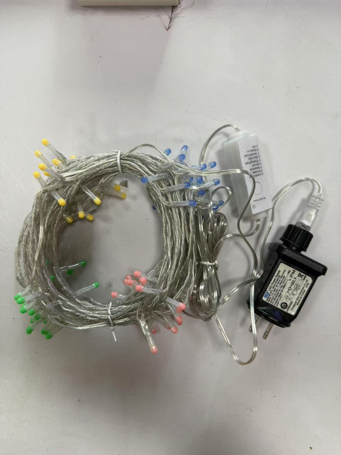 F4マカロンスタイルの4色のライトストリング（青、温かい白、ピンク、緑）、8機能ホワイトコントローラーと組み合わせて