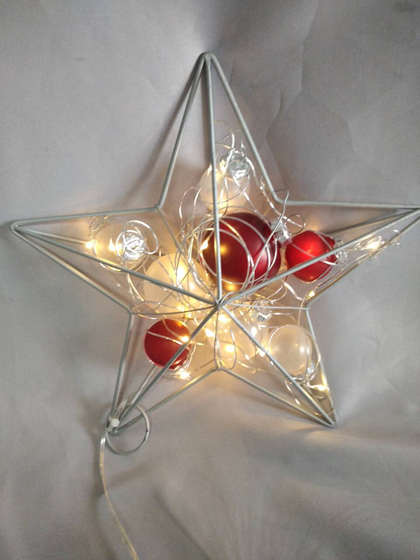 直径25cmの5点の星光彫刻4：1点滅電球銅線 +赤/白いペットグローブのアクセント、休日/イベントスタイリングのためのお祝いの装飾ランプ