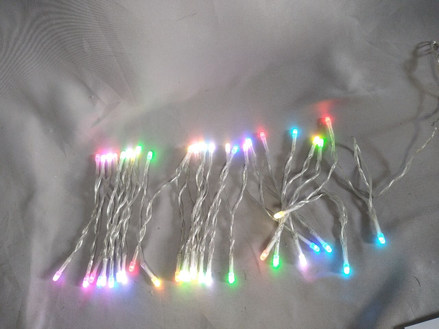 4mmの丸い頭のRGB LED文字列ライト| 50電球| 10cm間隔|全長5m（4.5m照明 + 0.5mのリードワイヤー）| USB搭載（5V/2A入力）| 16同期モード（フェード/フラッシュ/ストロボ/チェイス）| Ir Remote Cont