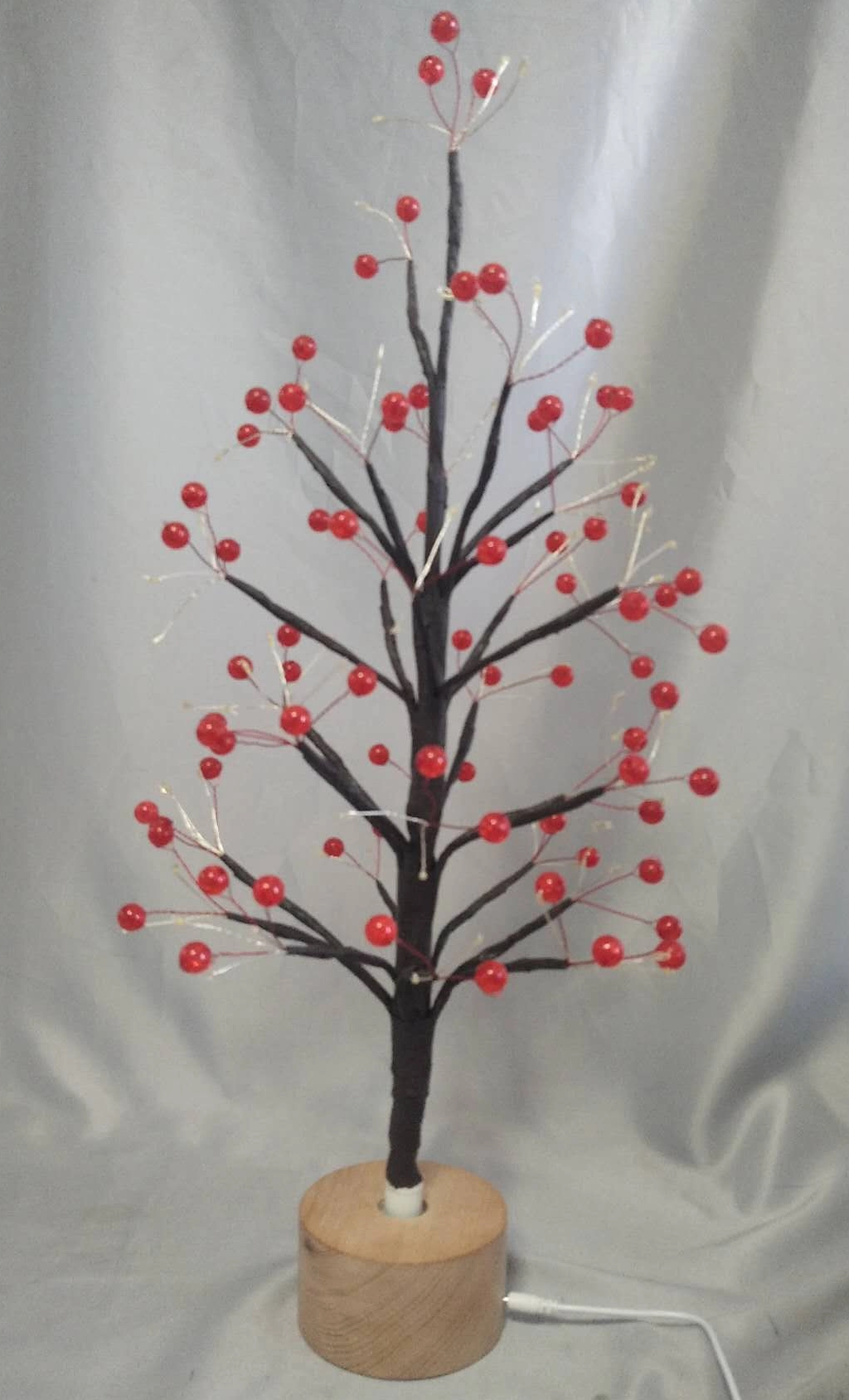 60cmの赤い丸いビーズ乾燥枝の木が木製の回転ベースと