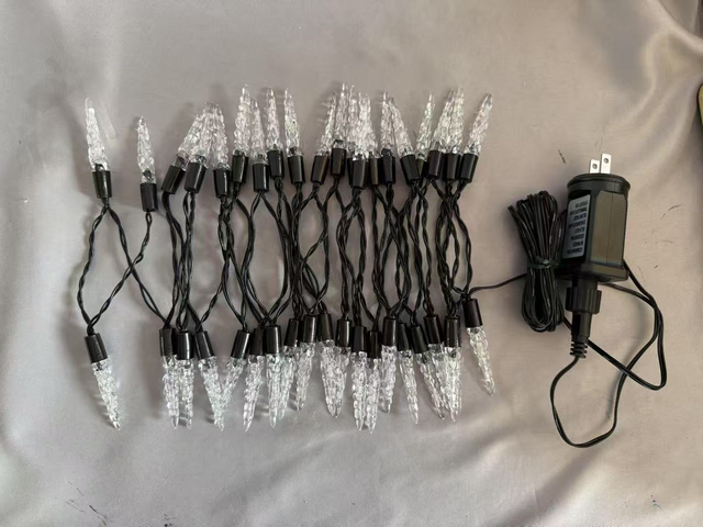 5メートルのアイシクルLEDストリングライト40のクールな白い電球、10cm間隔、8つのダイナミック照明モード、屋外/休日の装飾に最適