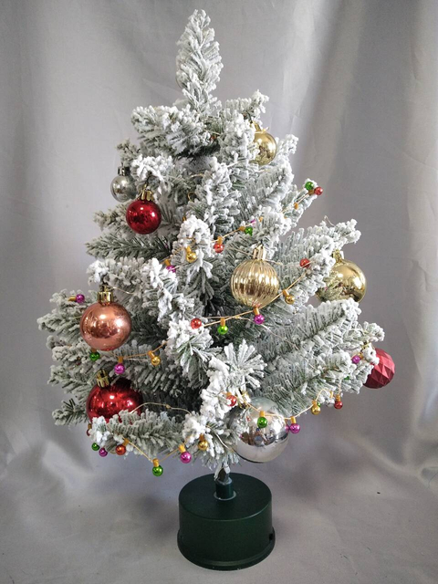 クリスマスツリー用の緑のベースで杉の吊り下げ飾り