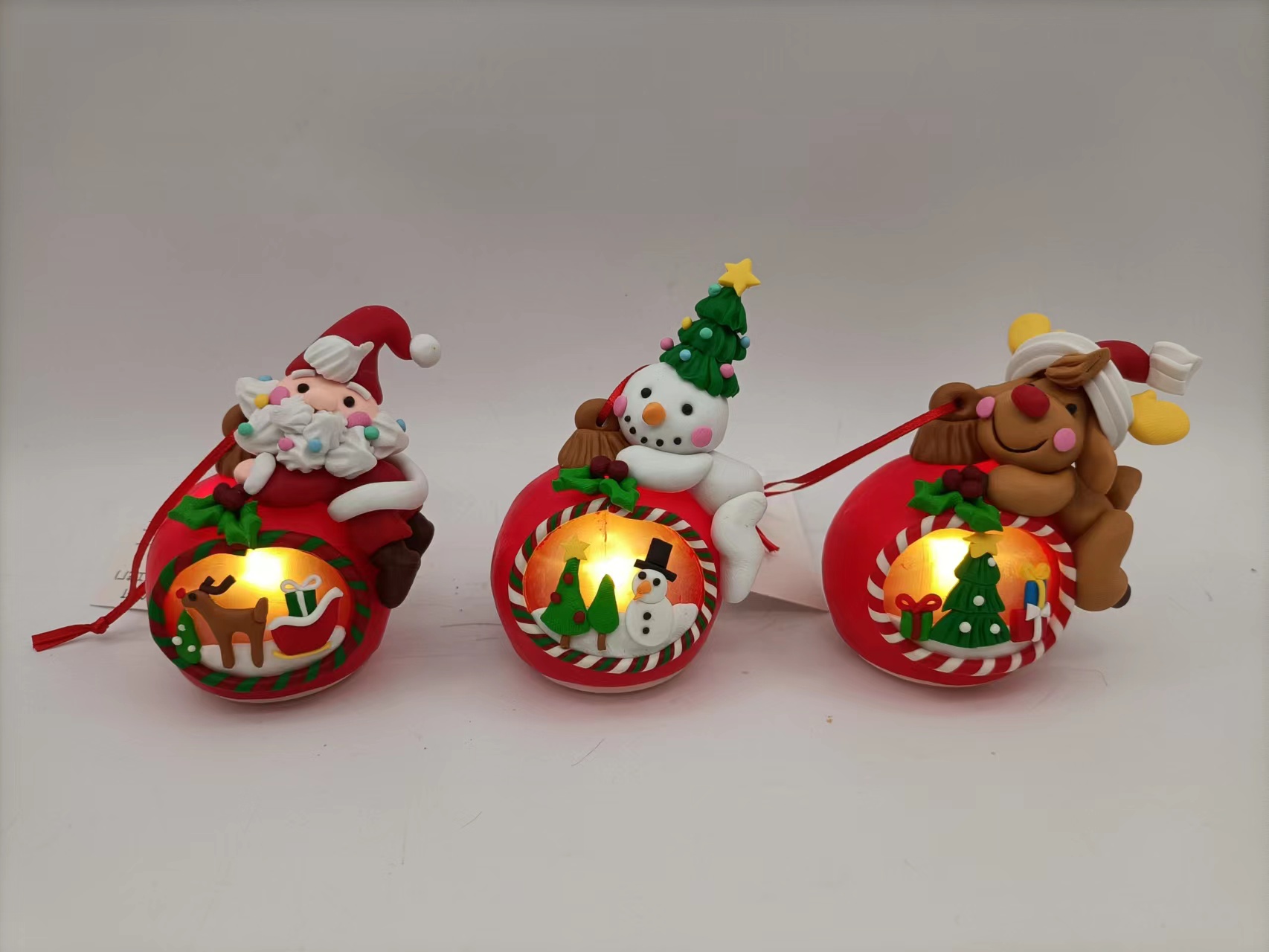 粘土生地のサンタ クロース / 雪だるま / グローブ ランタンに乗ったジンジャーブレッドマン - 1