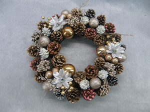 松ぼっくりのリース 