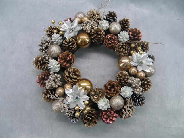 松ぼっくりのリース 