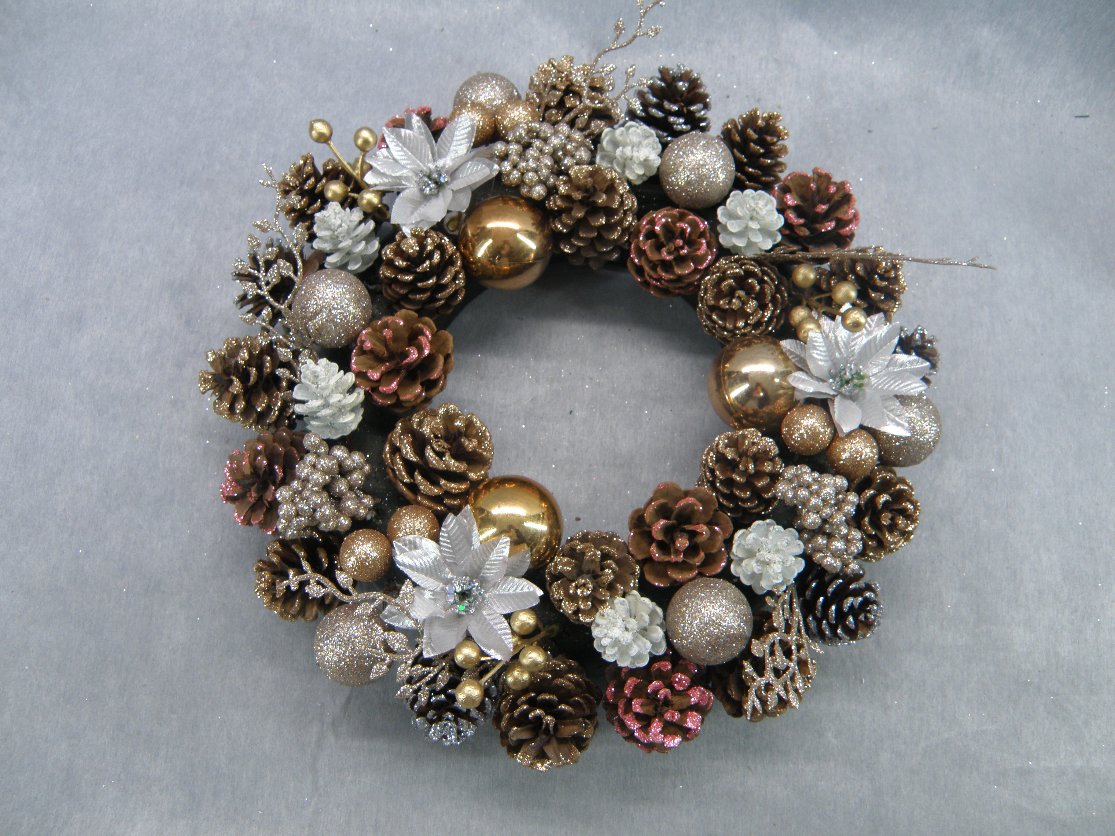 松ぼっくりのリース 