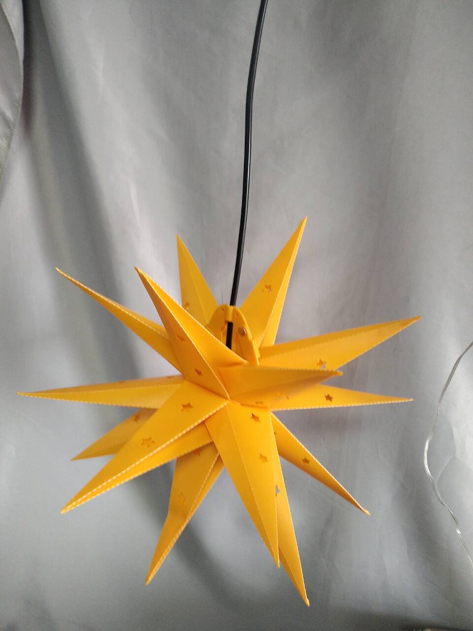 40cmの黄色の折りたたみ可能なプラスチック爆発星光 - 折りたたみ式のデザイン簡単な保管&ポータブル装飾照明