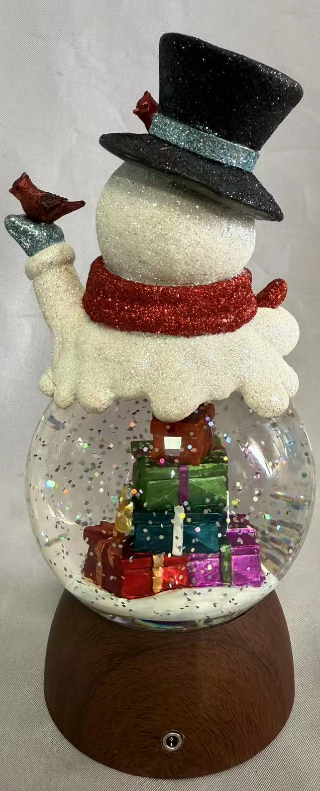 シルクハットスノーグローブの雪だるま
