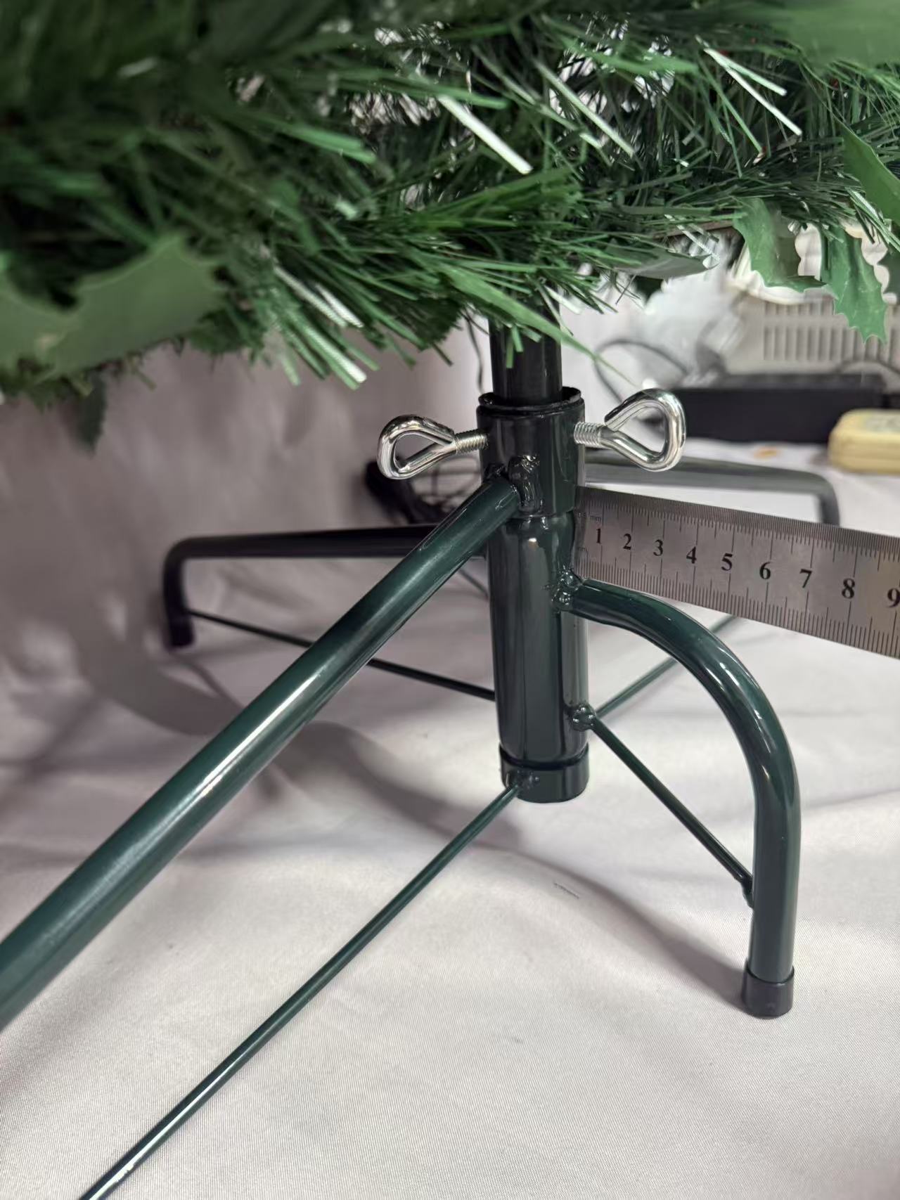 1.5mハーフウォールクリスマスツリー（赤いPVCブランチ）|幅60cm | 3層の金属フレーム（7cmの壁マウント + 3×27cmサポートバー）| 100枚のF5温かい白いライト（2700k、5lm/light）| 10m銅線（IP44 WATE