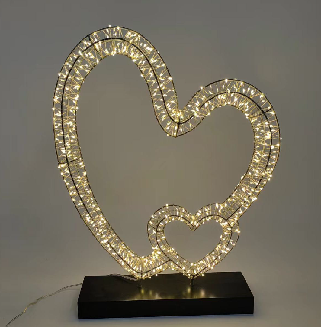 3D ハート、木製ベース 600LED