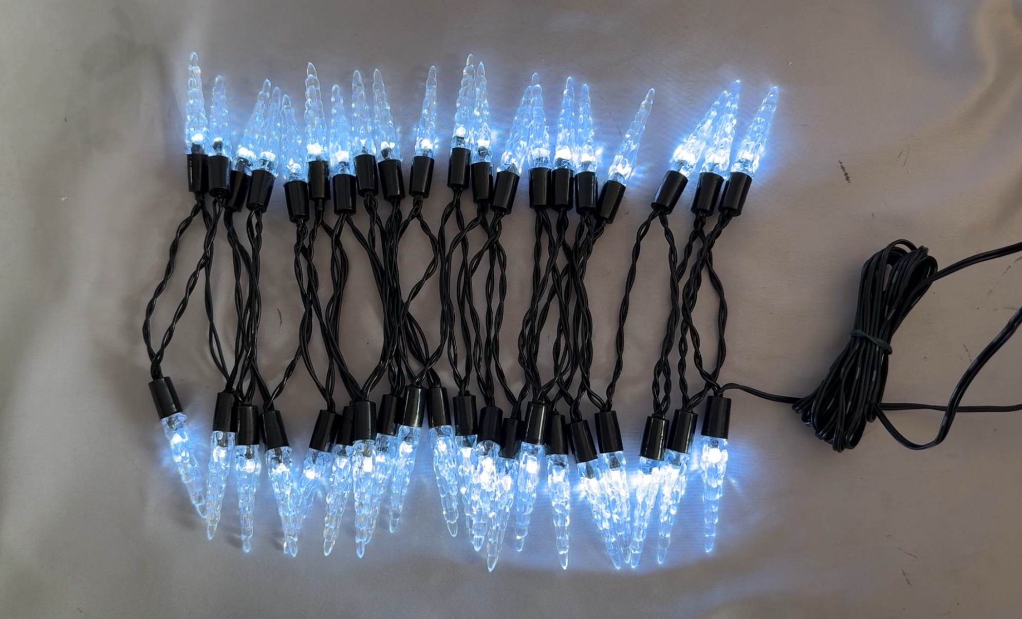 5メートルのアイシクルLEDストリングライト40のクールな白い電球、10cm間隔、8つのダイナミック照明モード、屋外/休日の装飾に最適