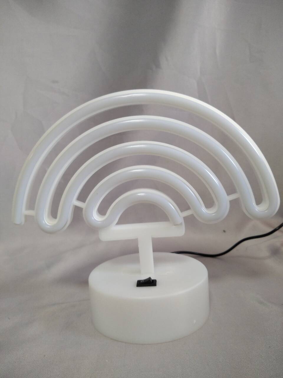 21×9×28cmの白い丸いベース、鮮やかなカラフルなLED装飾ランプを備えた虹色のネオンチューブライトルームの雰囲気