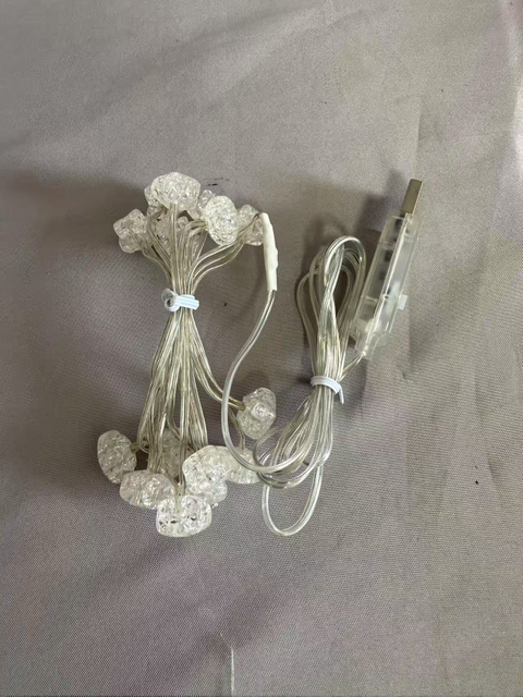 温かい白い輝き、USB駆動の8モード照明、お祝い/家庭用のエレガントな装飾ランプを備えた15枚の透明なひび割れた星の薄いストリング