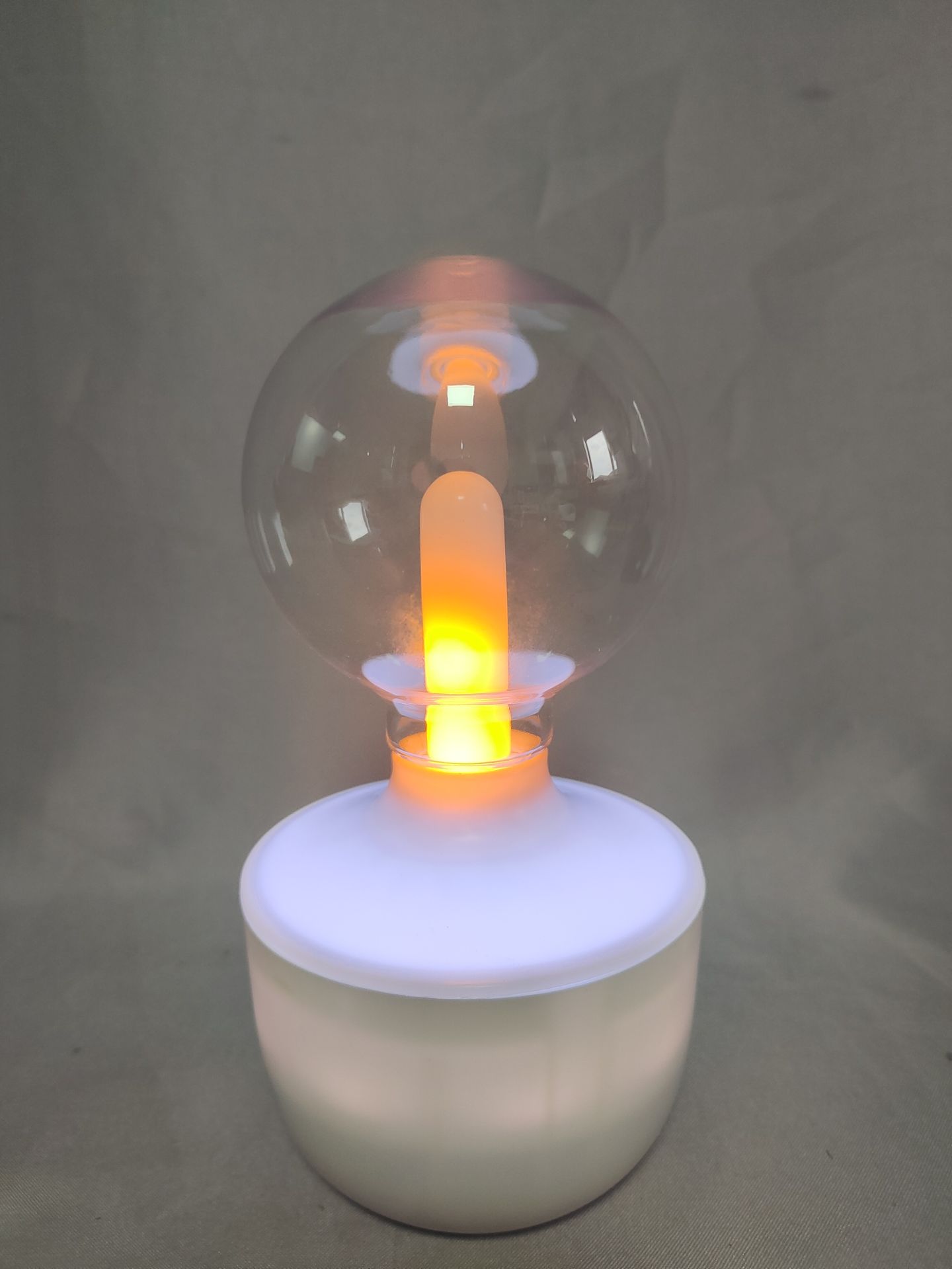 透明なガラスシェード、バッテリー/USB搭載、居心地の良い装飾的な夜の光を備えた炎の形をした7色のムードランプ