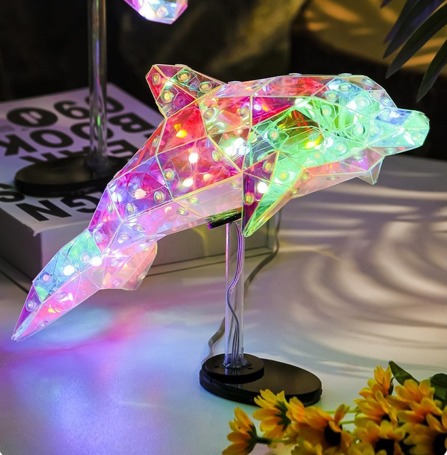 カラフルなクジラ