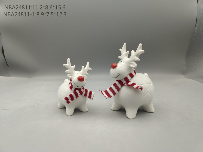 赤いスカーフをした磁器のトナカイ - 27