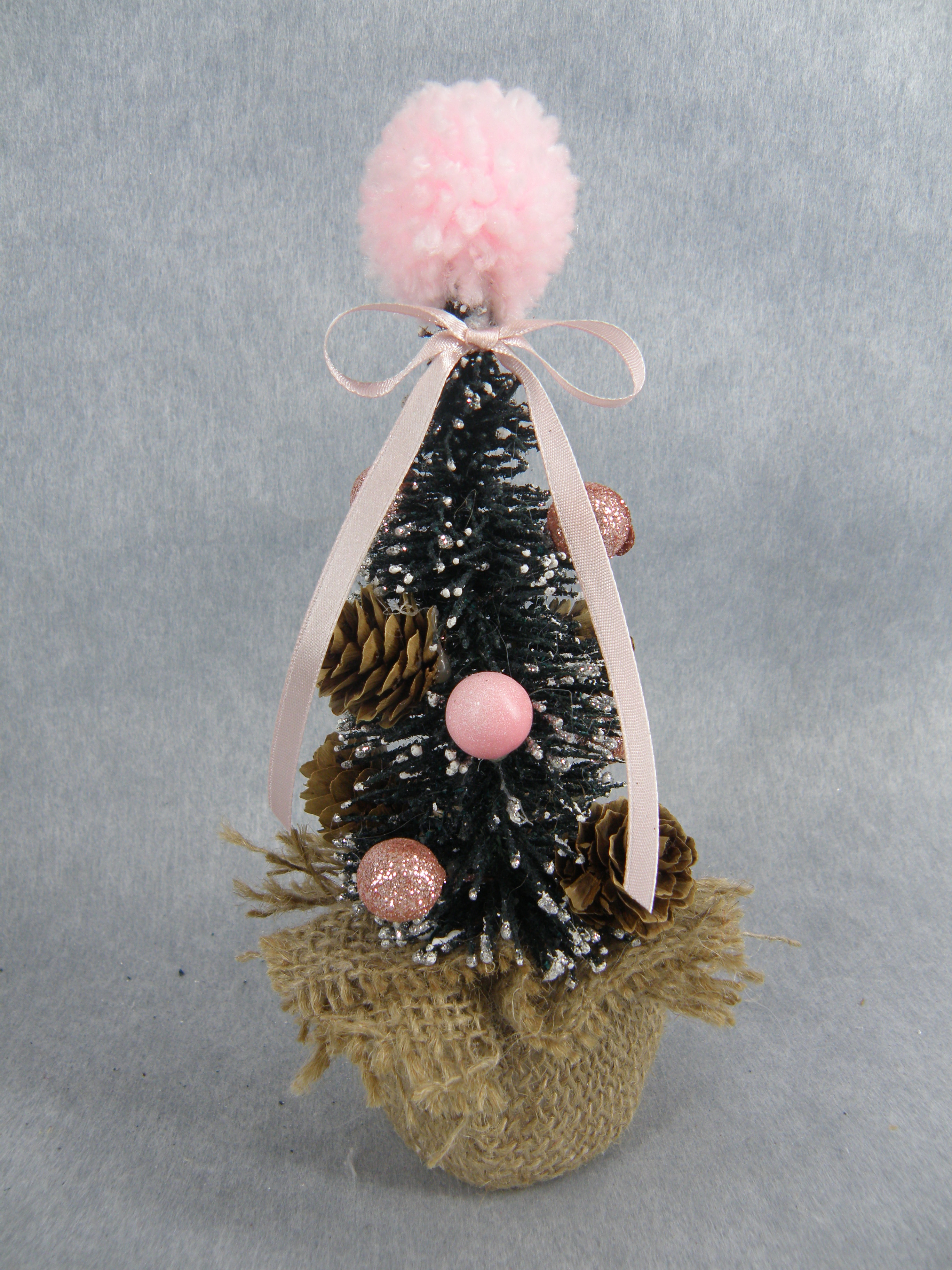 クリスマスグリーンミニツリー、トップコットン付き ピンクボール+白植毛、布製洗面器+コル。ボール/松ぼっくり/葉っぱ - 6