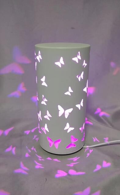 バタフライパターンRGBカラー変化のランプポスト10cm * 21cmの高さ 