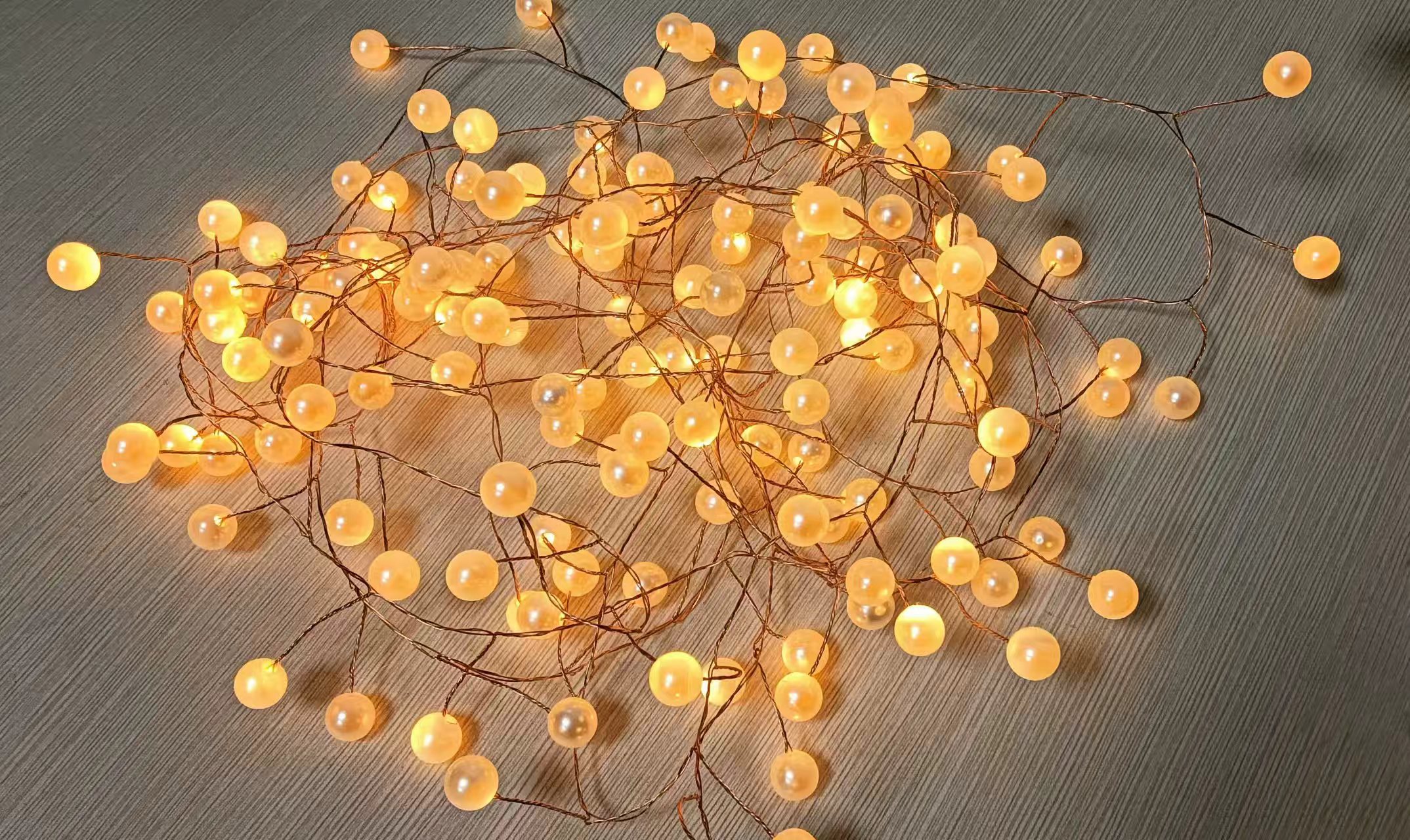 150個のLED電球、3cmの間隔、ビンテージブロンズトーン、祝祭/装飾用の使用のためのスクロールパッケージを備えたパールファイアカラッカー型の銅線ワイヤーライトストリング