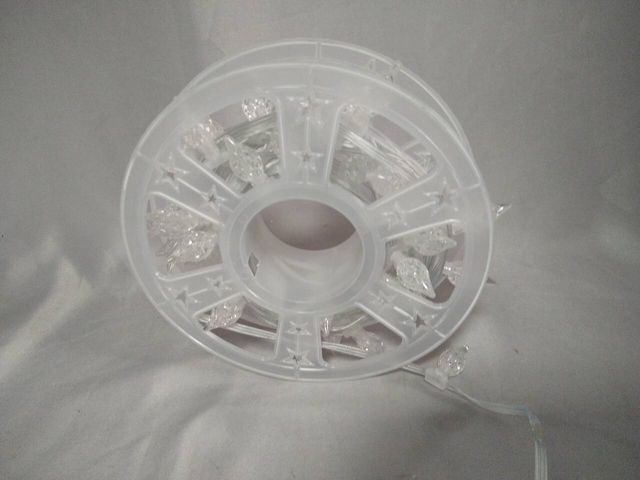 3メートルのリードワイヤーと15cmのバルブ間隔を備えた7メートルのストロベリー型LED弦ライト - 簡単な保管と装飾用のコンパクトスプールパッケージ