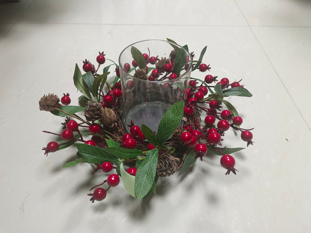 キャンドルホルダー 緑の葉 赤いボールと松ぼっくり - 6