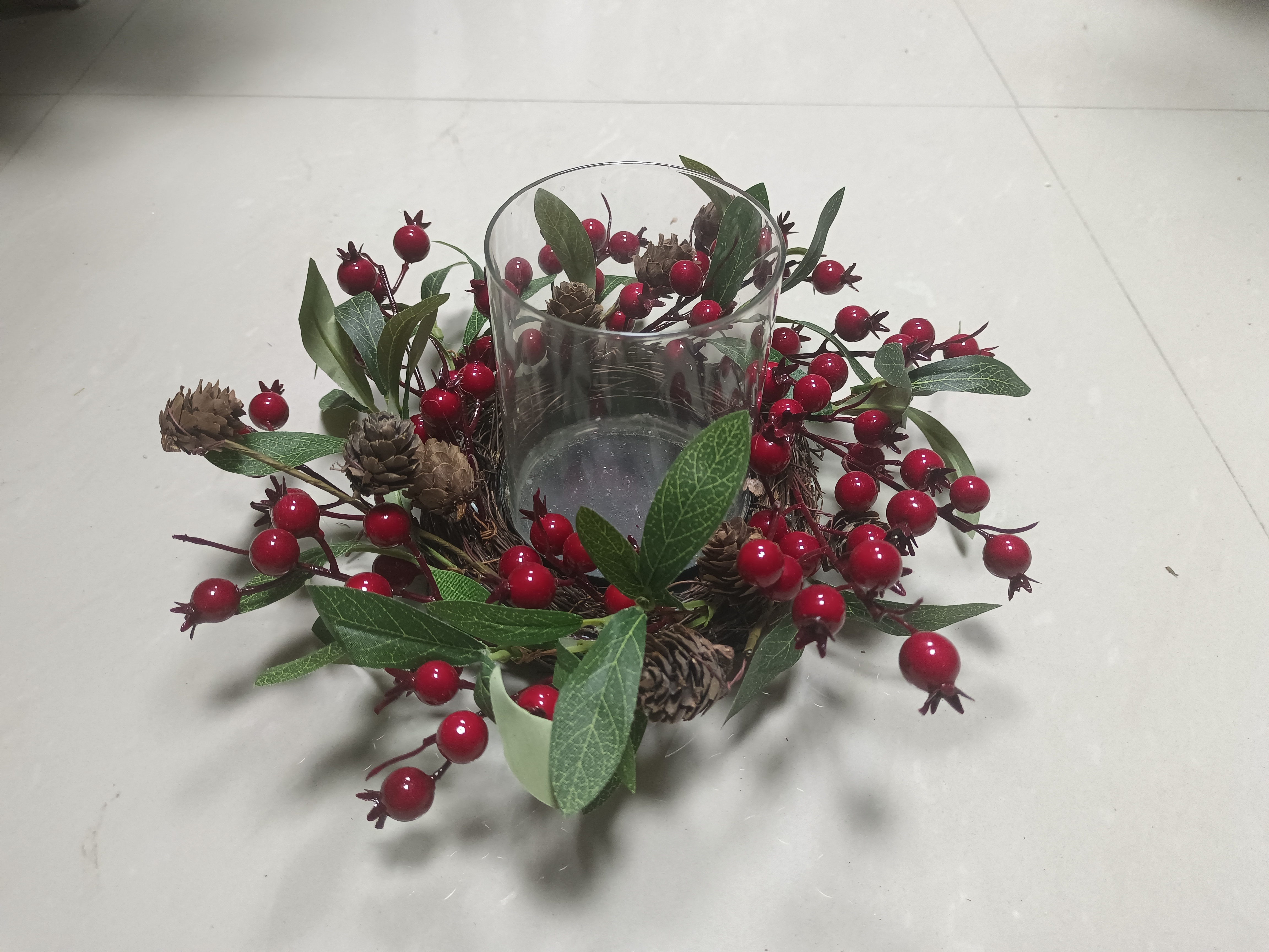 キャンドルホルダー 緑の葉 赤いボールと松ぼっくり - 6