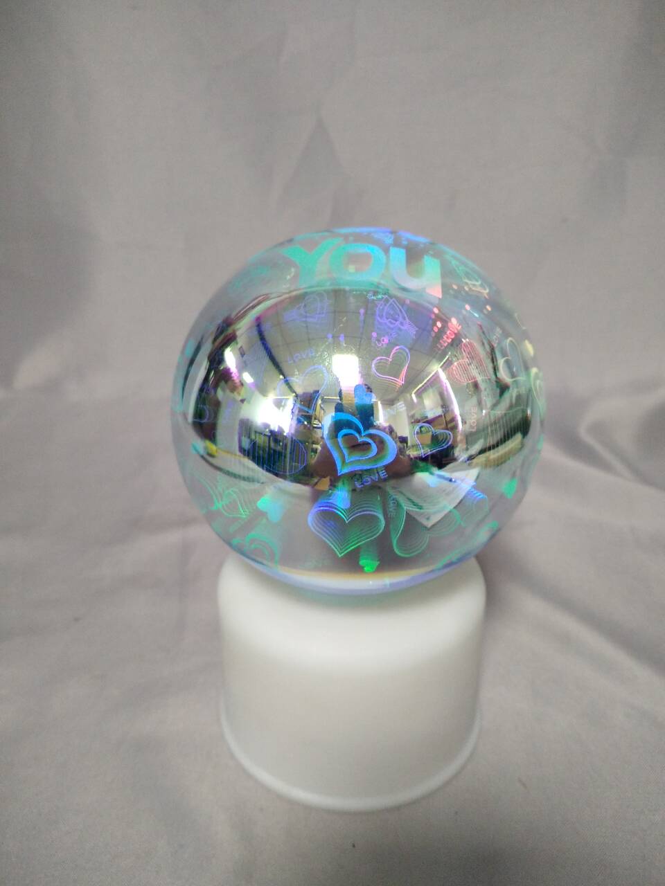 回転ベースの3Dカラフルなファンタジーボールライト（ハート型デザイン）