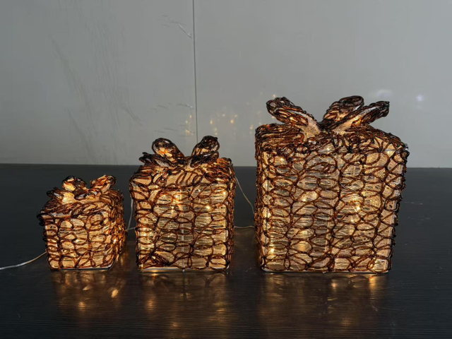 きらめく電球をフィーチャーした温かい白いLEDライトストリップ付きの3個のブラシ付きギフトボックス