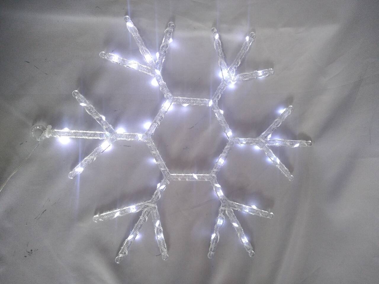 柔軟な銅線を備えたNowflake型の57ライト白いLED弦ライト - 透明な8モードUSBコネクタ、41x42cm