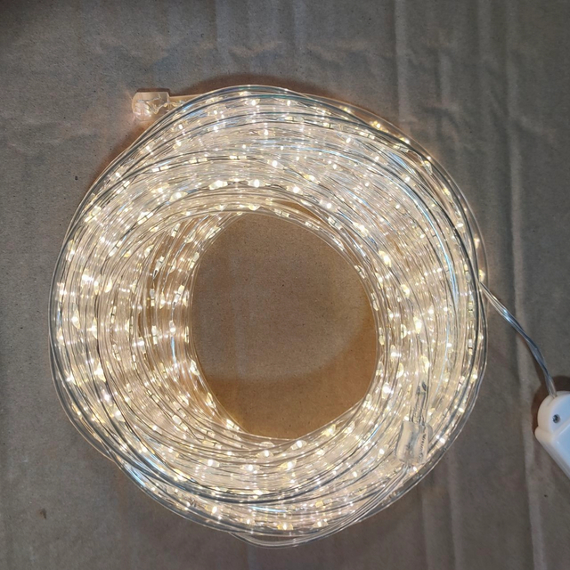 10mφ5.5mm透明なチューブに覆われた銀銅線LEDストリングライト-740温かい白いLED、1.4cmのエレガントな周囲の照明の間隔