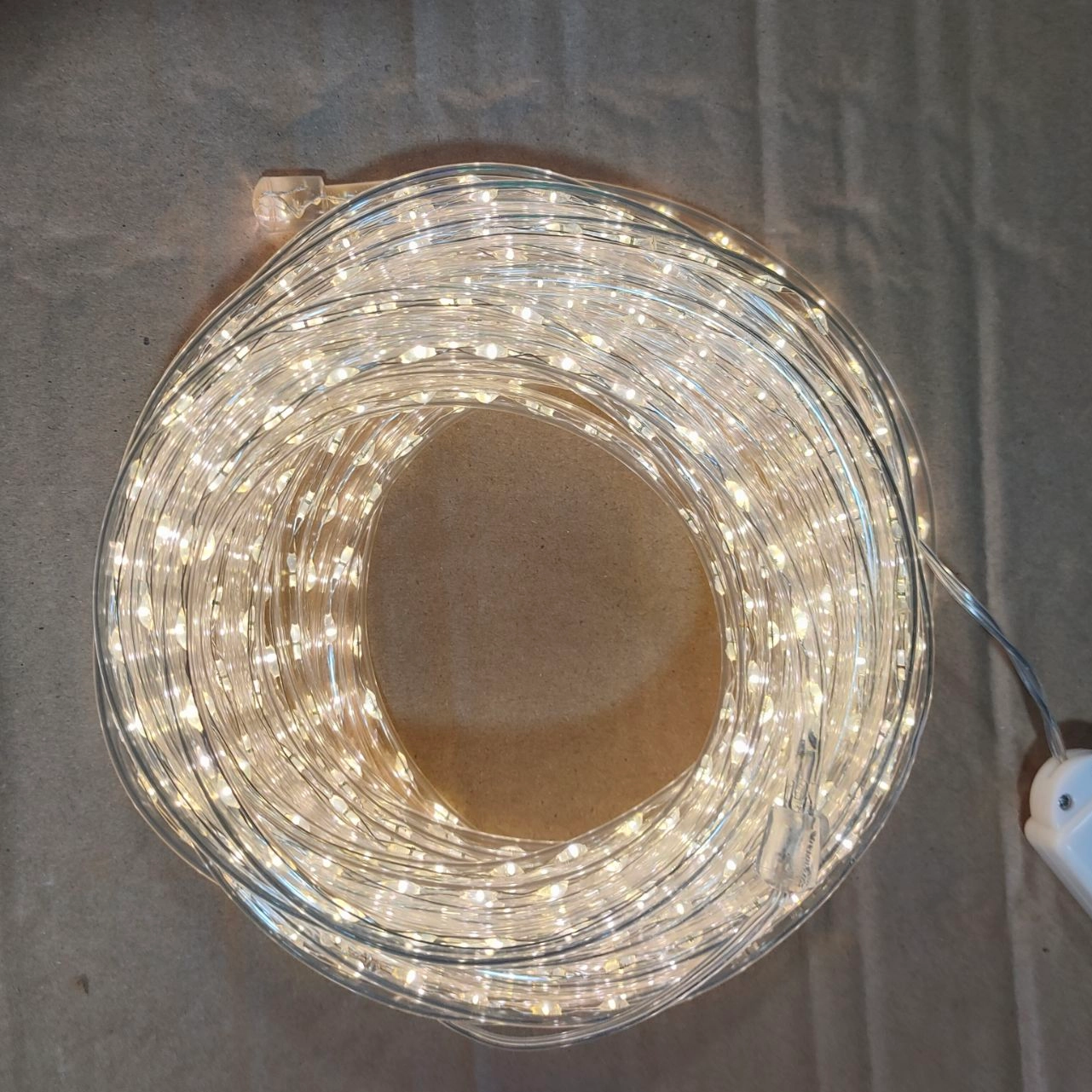 10mφ5.5mm透明なチューブに覆われた銀銅線LEDストリングライト-740温かい白いLED、1.4cmのエレガントな周囲の照明の間隔