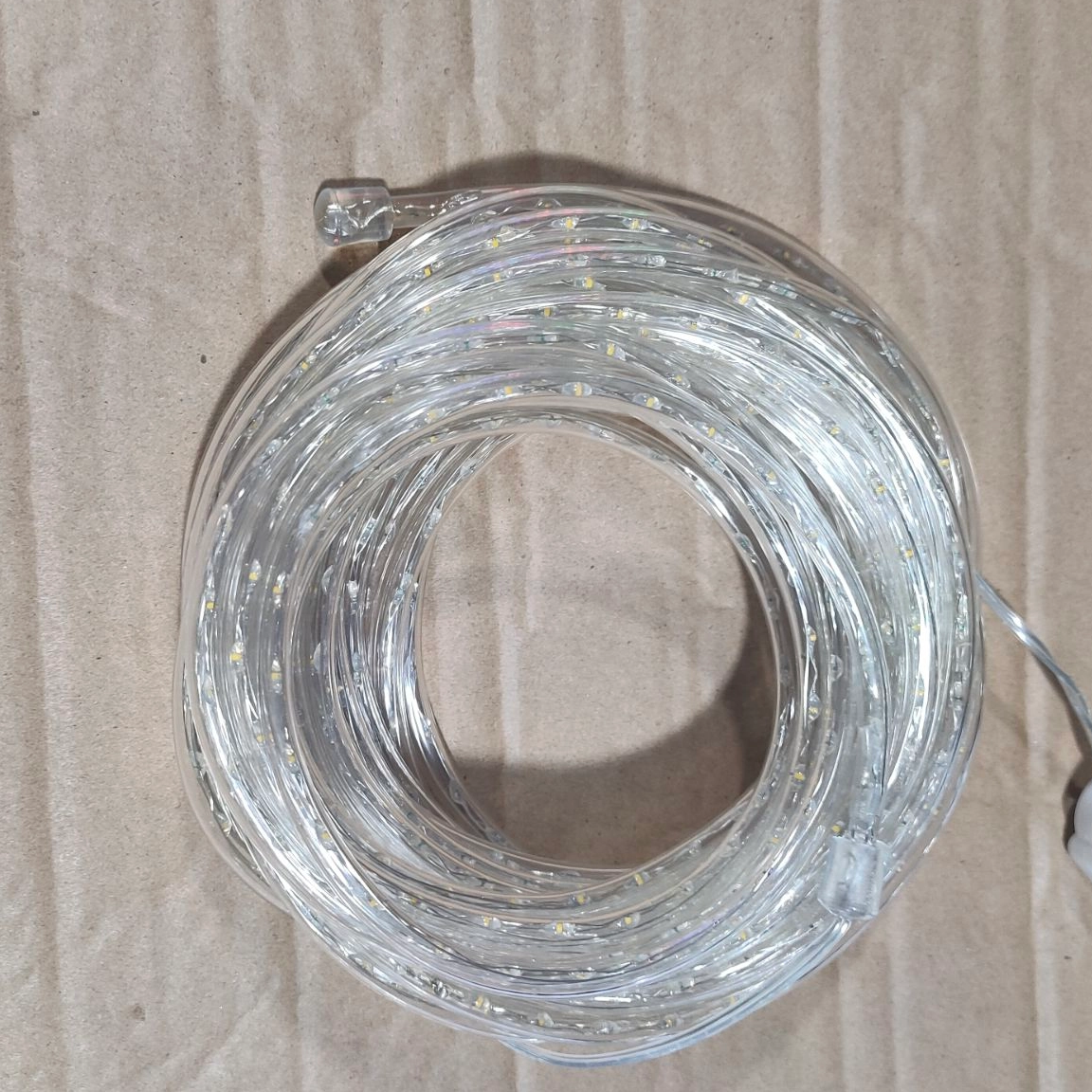 10mφ5.5mm透明なチューブに覆われた銀銅線LEDストリングライト-740温かい白いLED、1.4cmのエレガントな周囲の照明の間隔