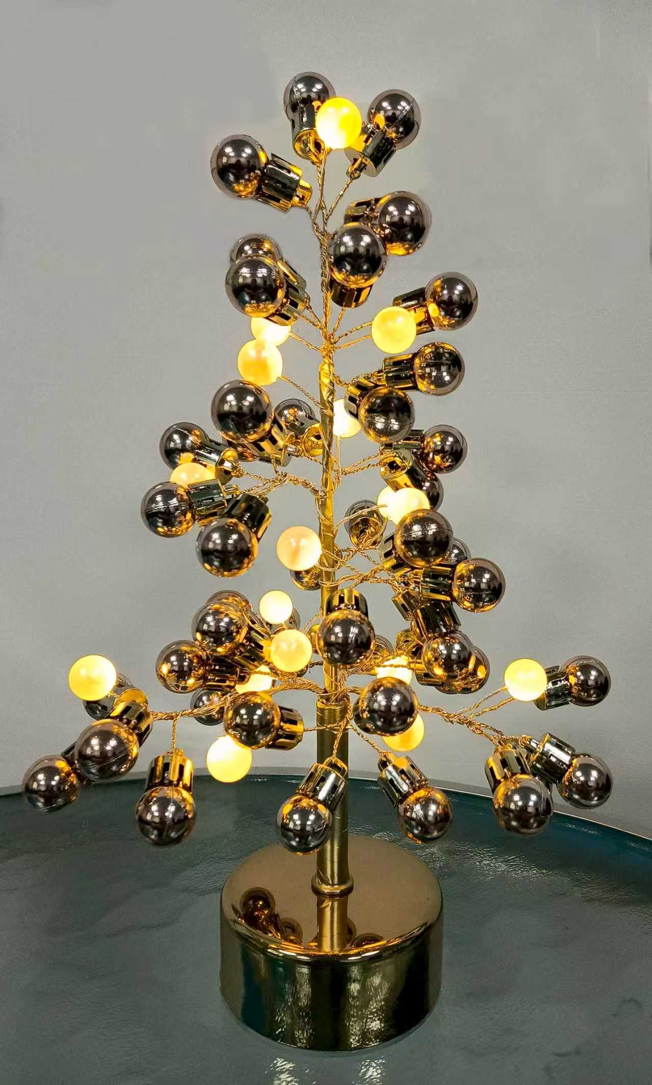 28cmの電気めっきボールバブルクリスマスツリーランプシャンパンゴールドベース、3×AAバッテリー駆動のエレガントな休日/家の装飾照明