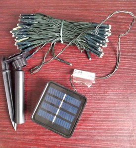 ソーラー駆動のF3ブラックラバーワイヤーLEDストリングライト、100個の電球、防水性凸状のデザイン、屋外パティオ/ガーデン/フェンスの装飾に最適