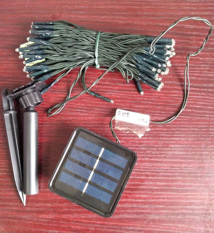 ソーラー駆動のF3ブラックラバーワイヤーLEDストリングライト、100個の電球、防水性凸状のデザイン、屋外パティオ/ガーデン/フェンスの装飾に最適