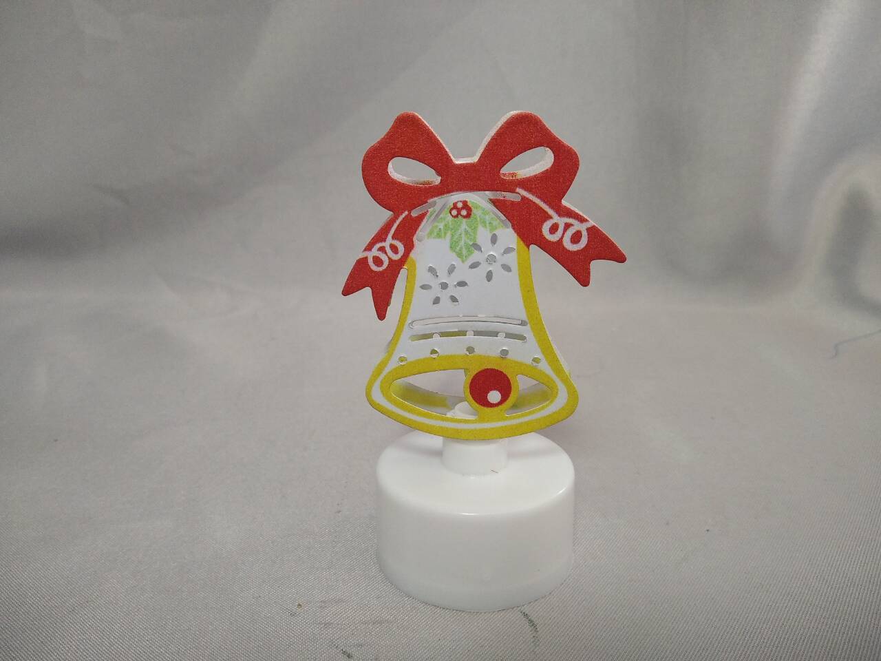 ベル型の卓上装飾飾り（5×3.5×9cm）、ボタンセルバッテリー駆動のLEDライト、休日のお祝いの魅力